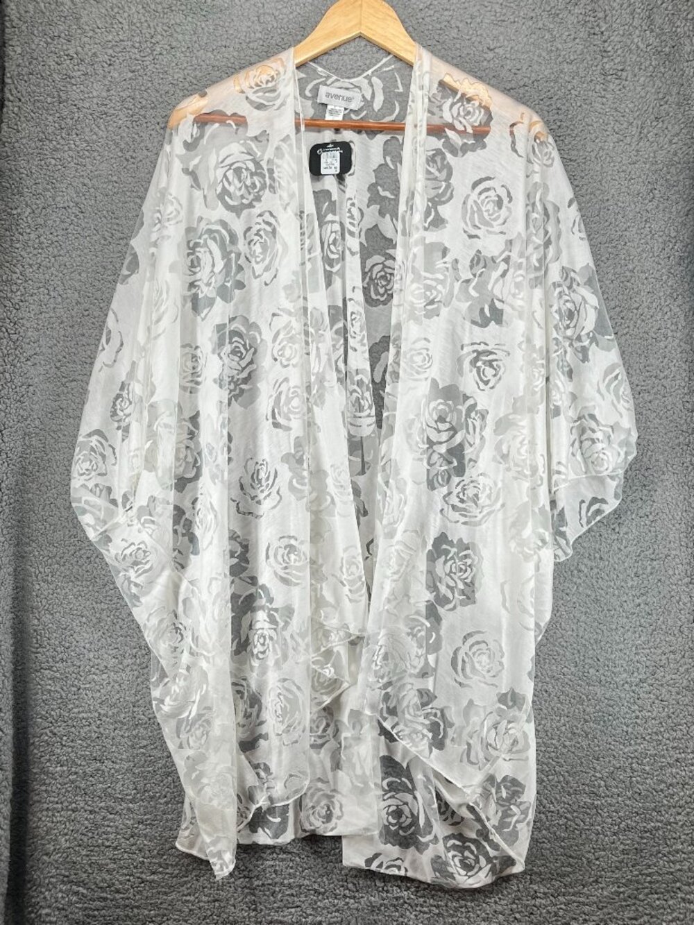 NWT Avenue White Floral Kimono Wrap Wrap Sheer Cardigan Size O/S